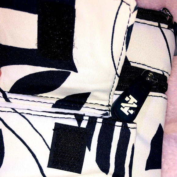 IZOD Wristlet Purse BNWOT - Picture 2 of 14